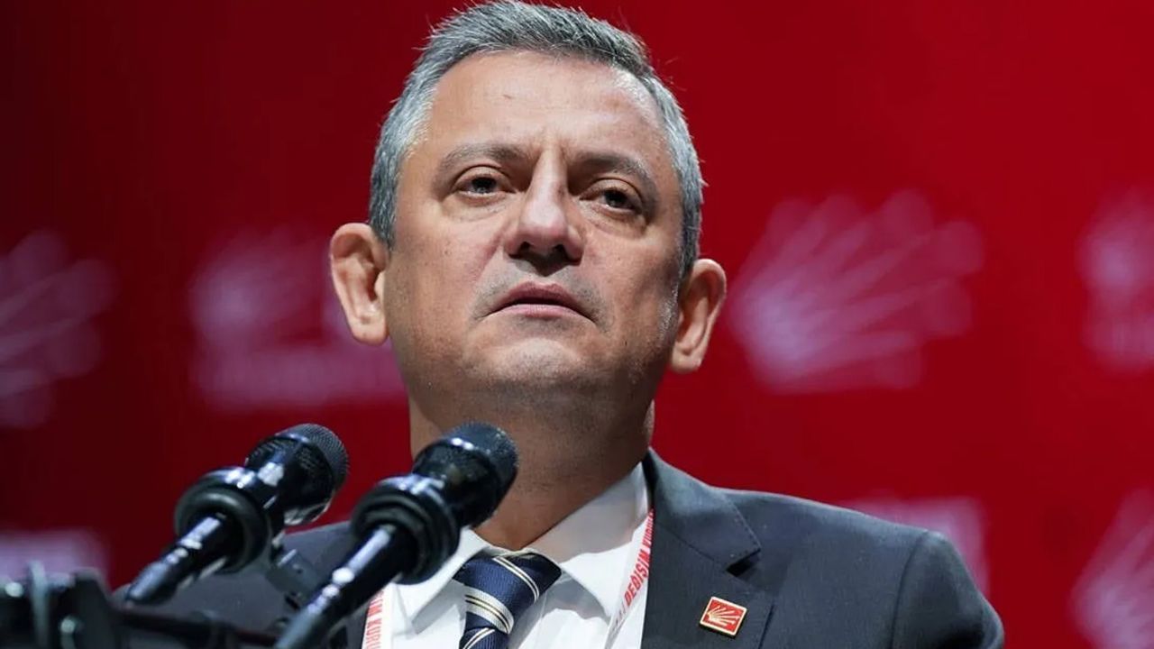 Teğmenlerin kılıçlı yemini! CHP lideri Özgür Özel&#039;den dikkat çeken açıklama