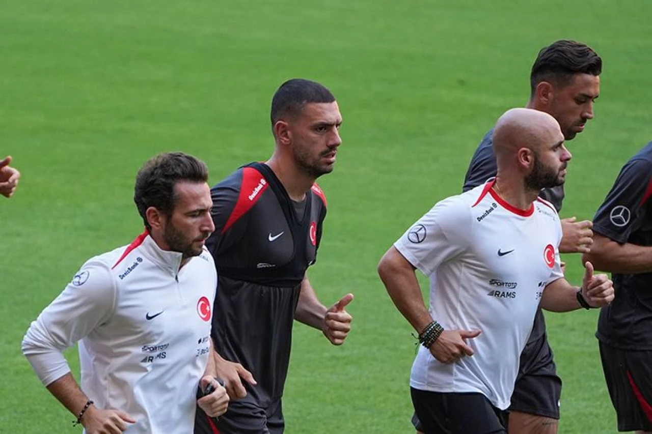 Türkiye İzlanda maçının hangi kanalda şifresiz yayınlanacağı belli oldu