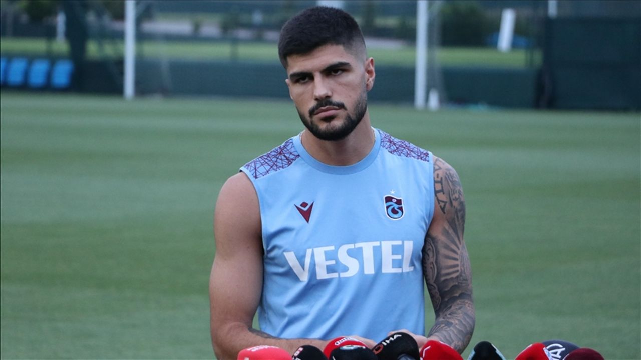 Eren Elmalı Trabzonspor&#039;da sol bek pozisyonunda oynuyor