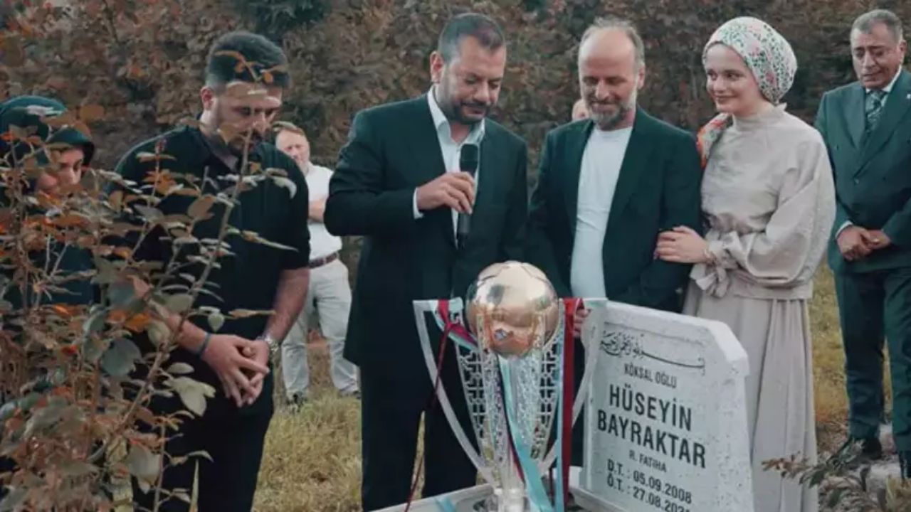 Ertuğrul Doğan hayatını kaybeden taraftarını kabrini ziyaret etti!