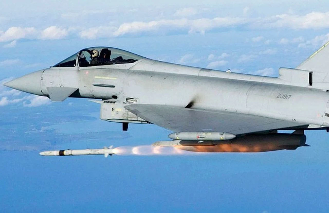 Eurofighter savaş uçakları konuşlandırıldı! NATO'dan Rusya'yı kızdıracak hamle - 1. Resim