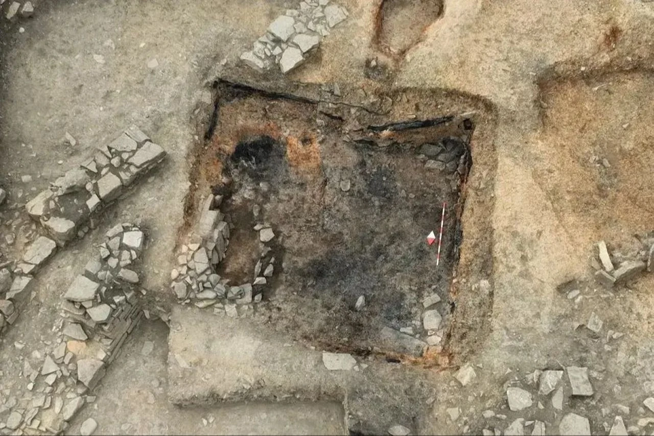 Orta çağ evinin kalıntıları arasından çıktı! Üzerindeki yazılar dikkat çekti