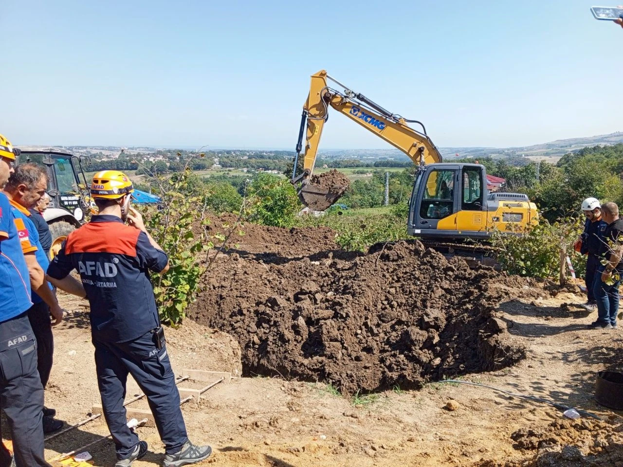 Samsun'da su çıkarmak için kuyu kazan 2 kişi toprak altında kaldı - 2. Resim