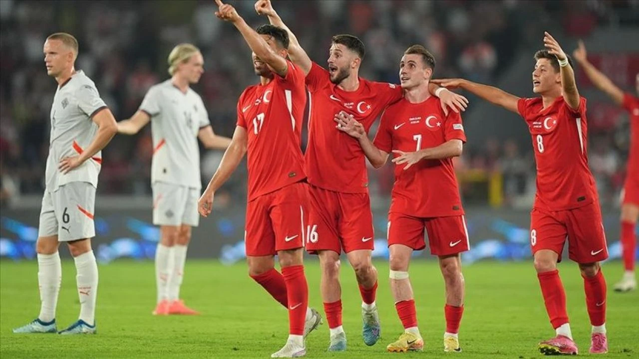 Türkiye UEFA Uluslar B Ligi 4. Grup'ta 4 puan ile birinci sırada yer alıyor