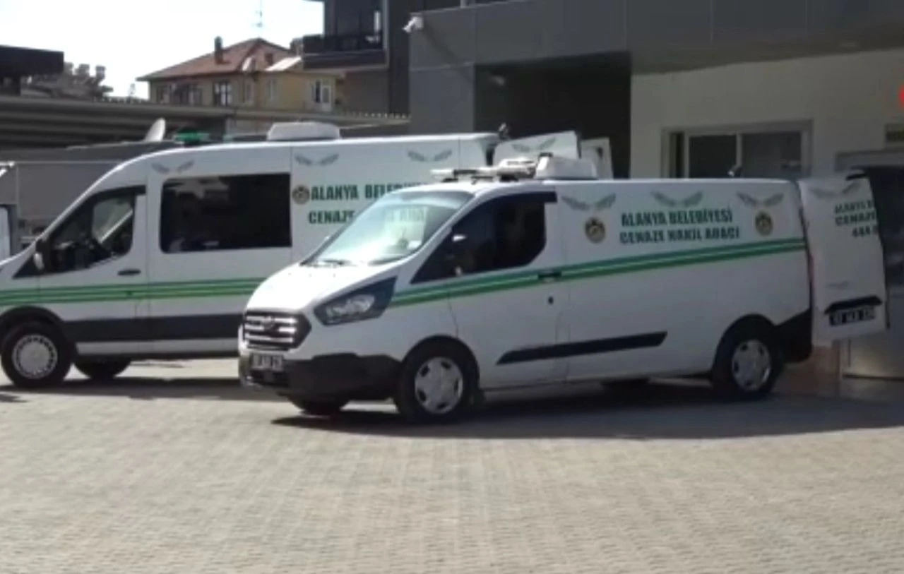 Alanya'da eğlence faciayla sonuçlandı! Denize düştü, üstünden parasailing teknesi geçti - 1. Resim