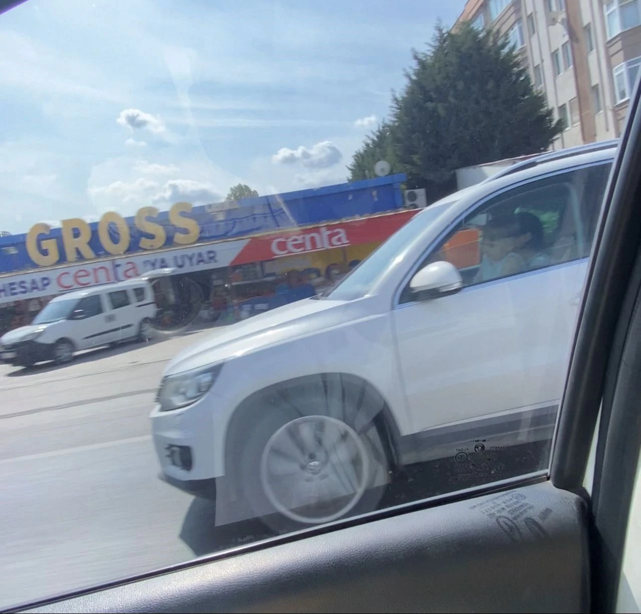 Anneler de babalara uydu!! Şoför koltuğunda geziye pes dedirten ceza - 1. Resim