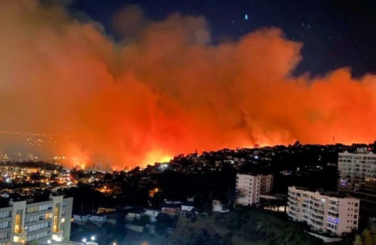Mesai ücreti uğruna şehri ateşe veren itfaiyeci! Bir kere 'kahraman' oldu hızını alamadı