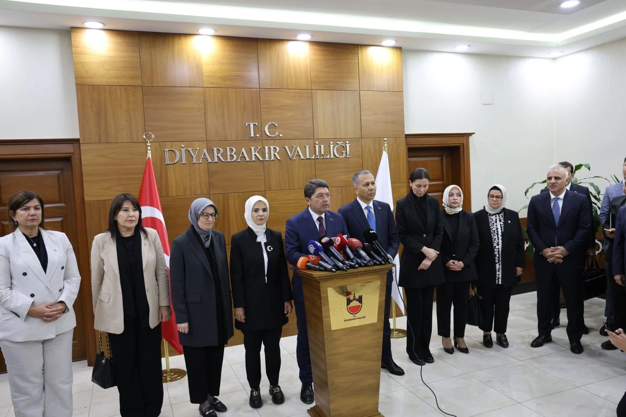 Narin Güran'ın mezarına üç bakandan ziyaret! Bakanlar bölge incelemesi sonrası konuşuyor