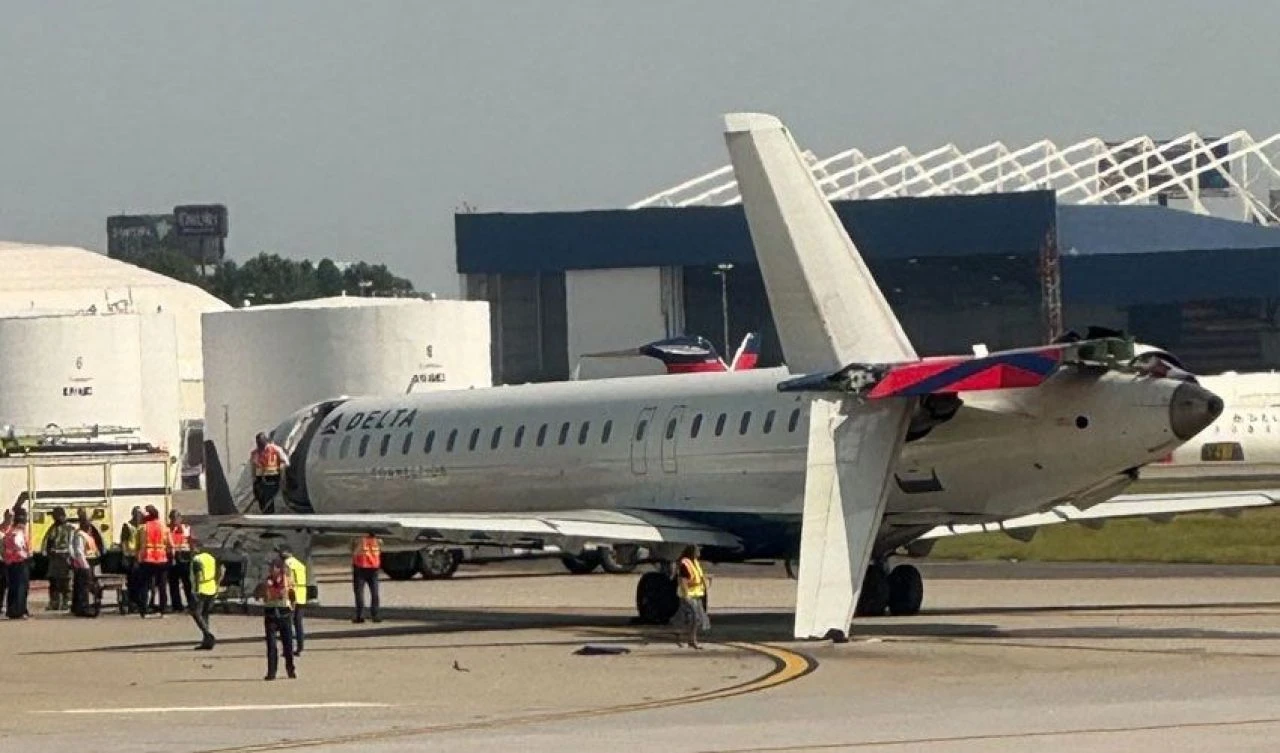 Onlarca yolcu taşıyan uçaklar çarpıştı! Korku dolu anlar