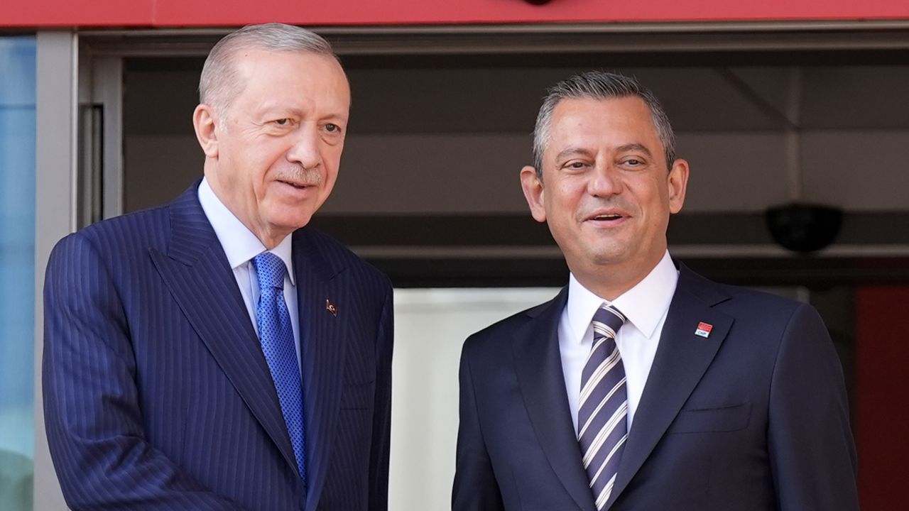 Özgür Özel, Cumhurbaşkanı Erdoğan&#039;a seslendi: Son tarih Kasım 2025