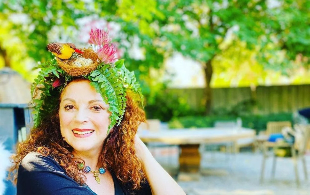 Yalı Çapkını dizisinde Derya Alabora, Sinan'ın annesi Ayla karakterini oynayacak - 1. Resim