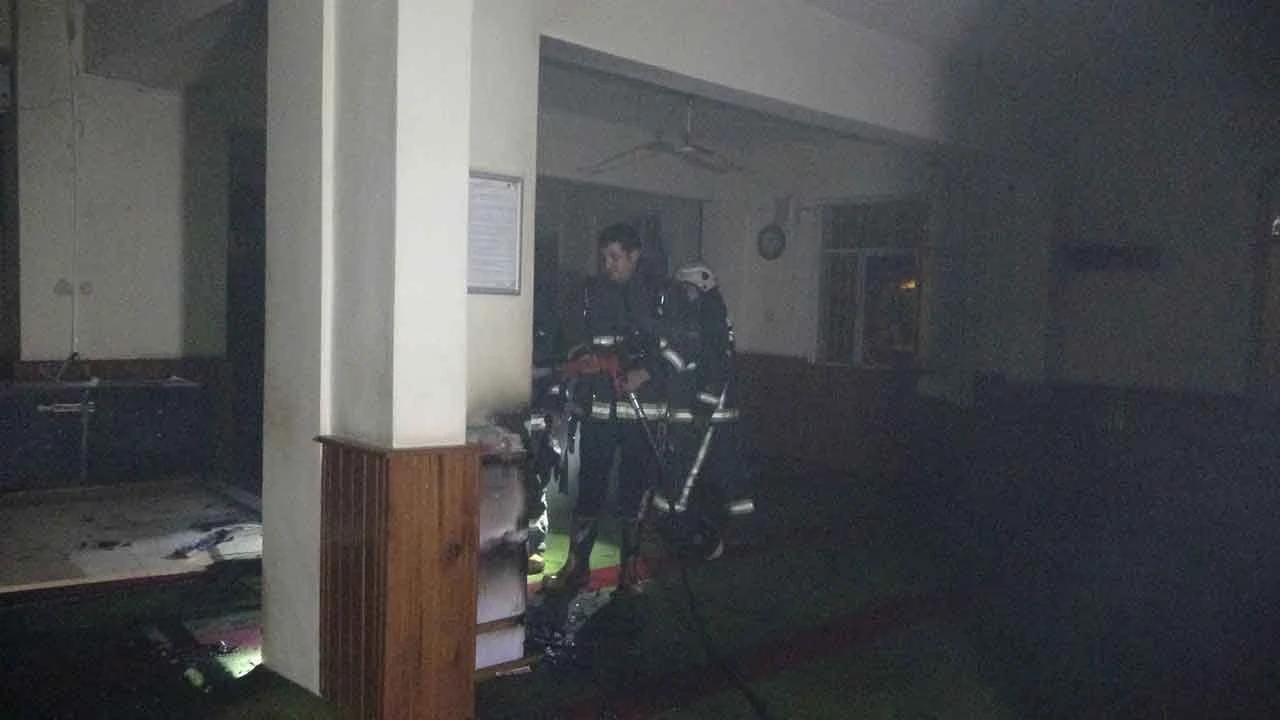 Antalya'da camide yangın! Bir anda alev aldı, hasara neden oldu