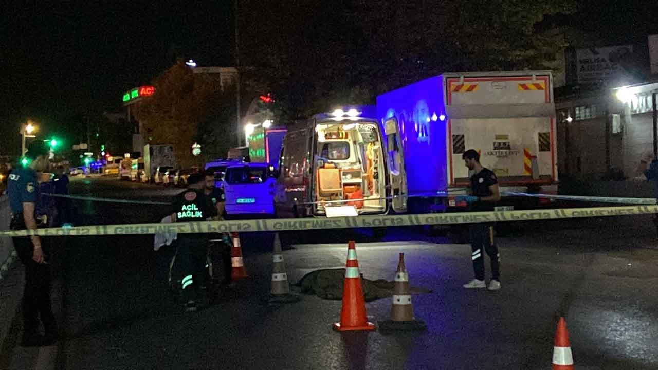 Avcılar'da feci kaza! Yolun karşısına geçmek isterken canından oldu - 2. Resim