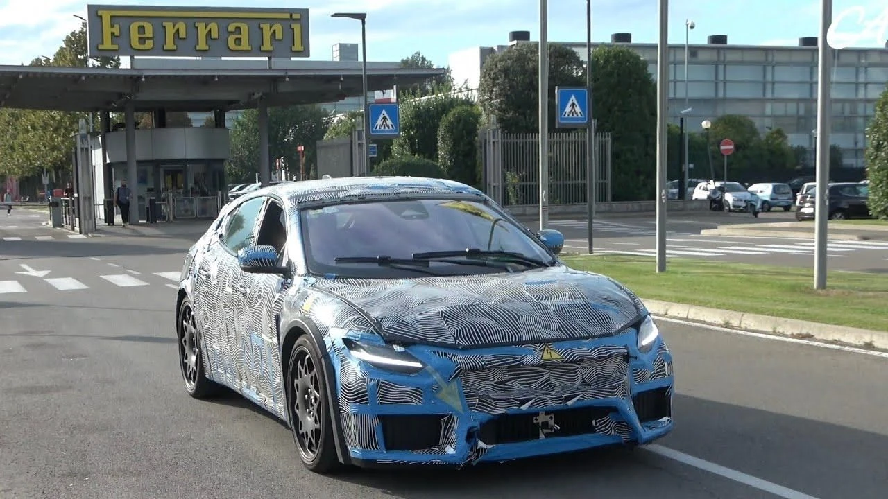 Ferrari, ilk elektrikli araç modelinin sahte V8 motor sesini dinletti
