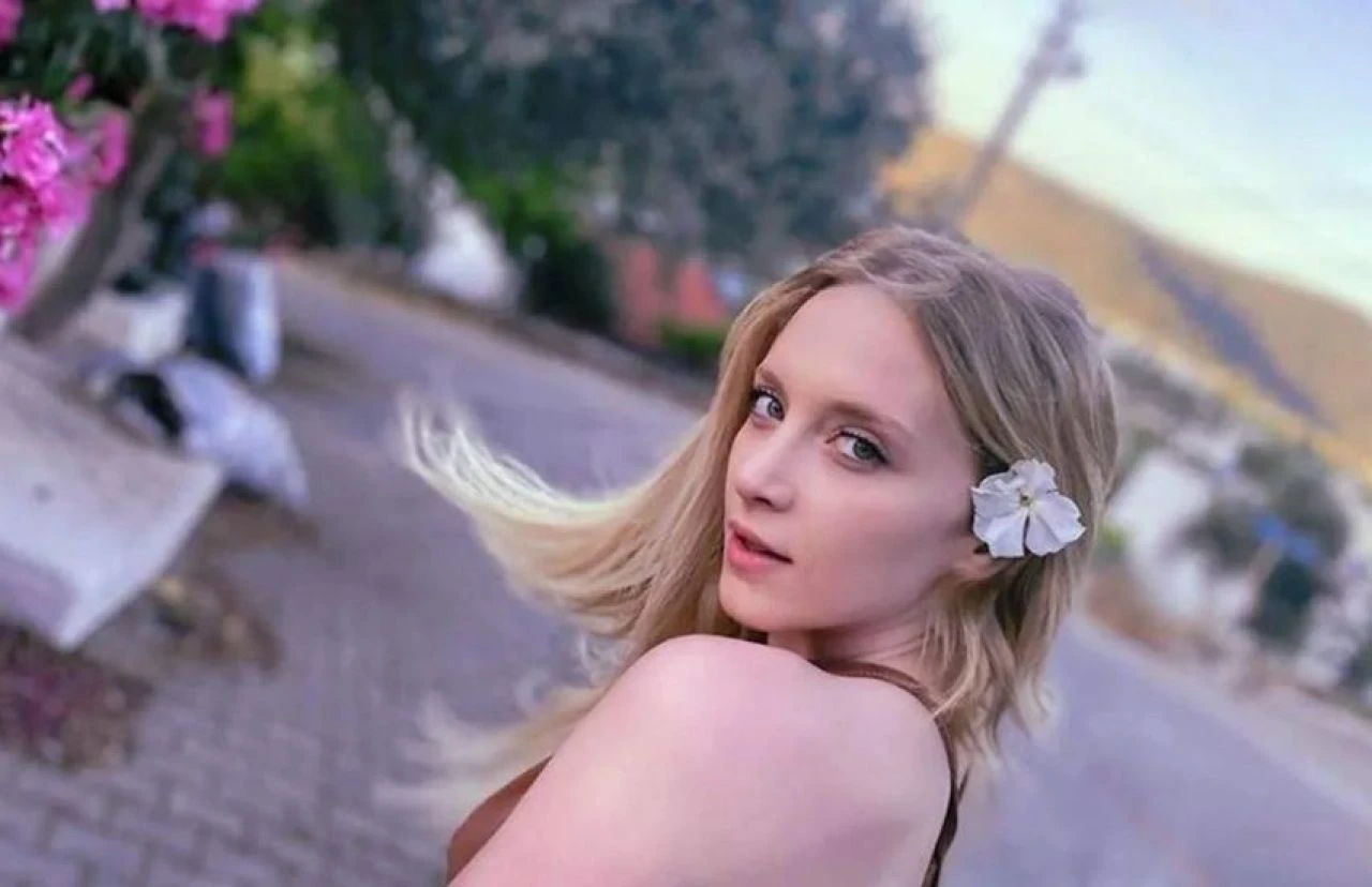 Hayal Köseoğlu hastaneye kaldırıldı! Hudutsuz Sevda oyuncularından dev nazar boncuğu geldi