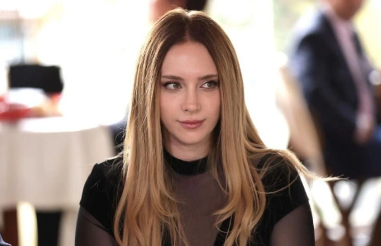 Hayal Köseoğlu hastaneye kaldırıldı! Hudutsuz Sevda oyuncularından dev nazar boncuğu geldi