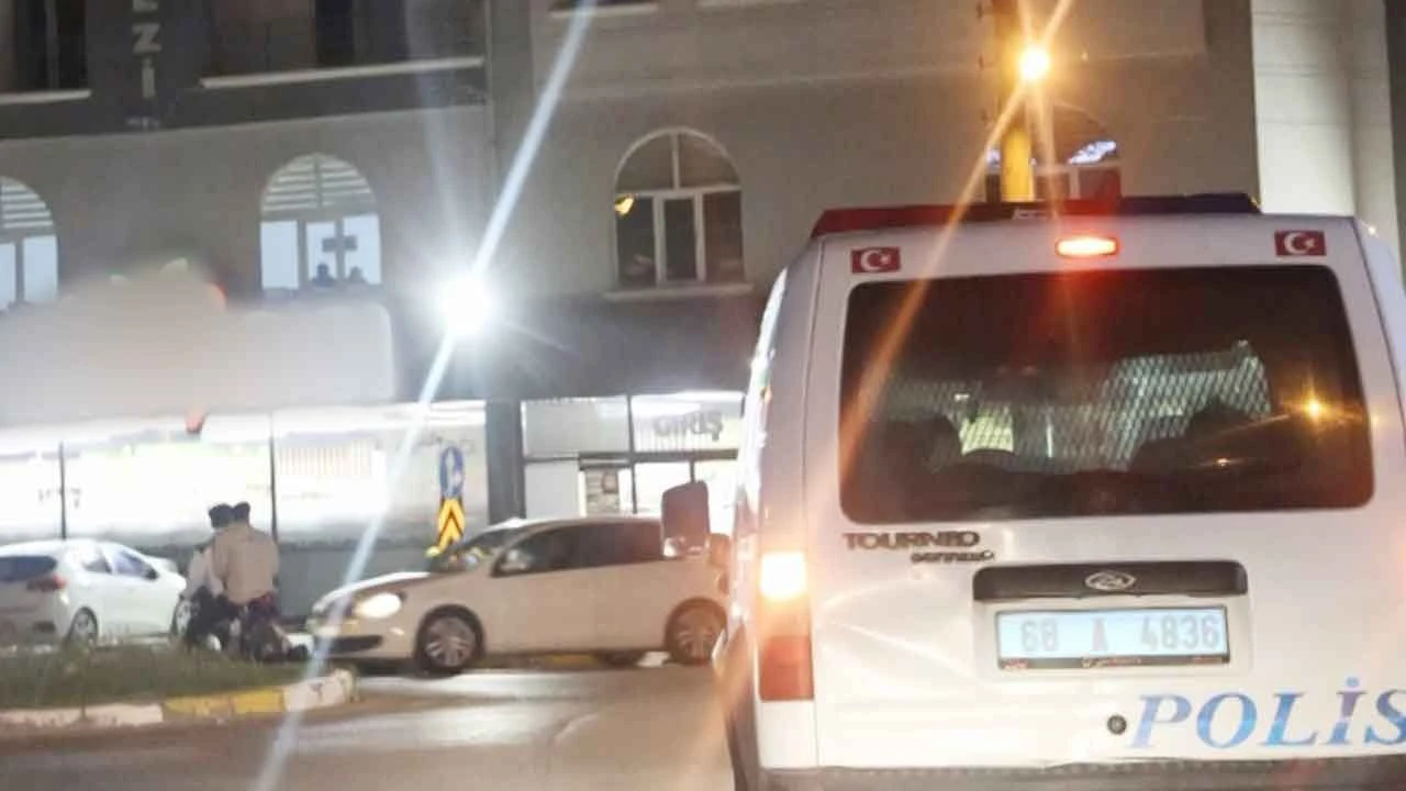 Polisin 'dur' ihtarına uymadı, kovalamaca dakikalarca sürdü! O anlar kamerada - 1. Resim