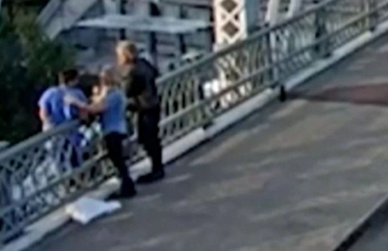 Rock müziğin efsanesi Jon Bon Jovi, intihar girişimindeki kadını kurtardı - 2. Resim