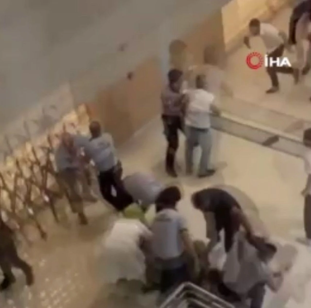 Adliyede ‘zılgıt' kavgası! 25 yıl hapis cezası verildi, taraflar birbirine girdi