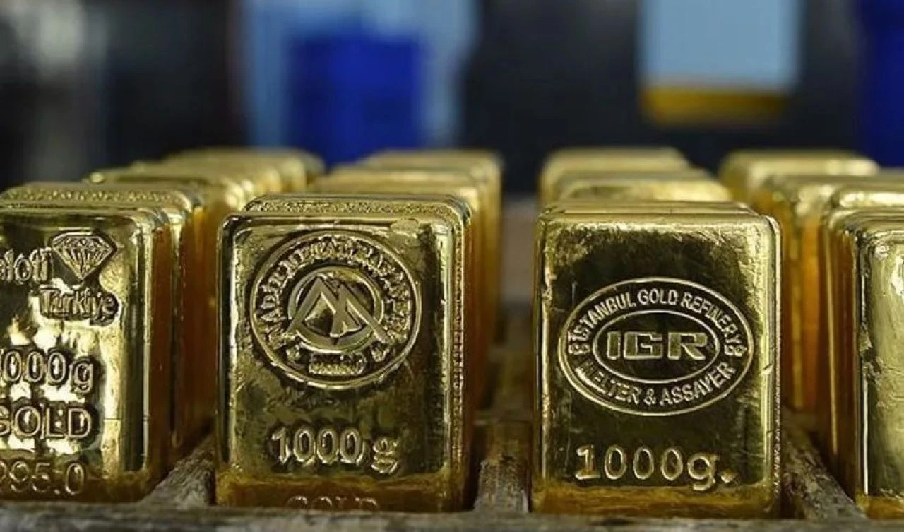 Altın fiyatları için yeni rekor! İki banka aynı rakamda birleşti: Gram altın için kritik seviyeler açıklandı - 1. Resim