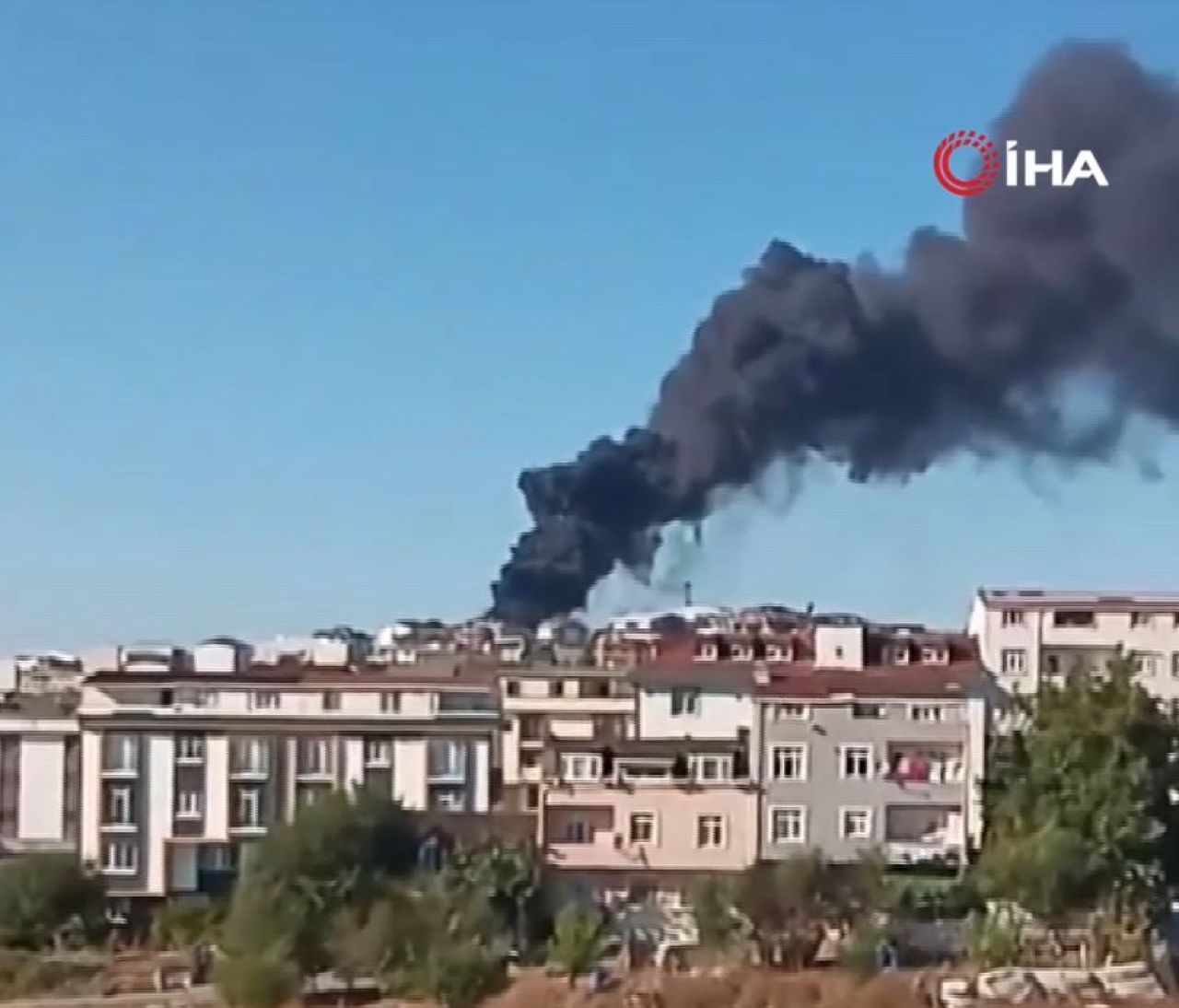 Arnavutköy’de yangın paniği: Peyzaj şirketine sıçradı! - 1. Resim