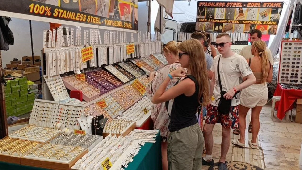 Binlerce turist geliyor, 'bir çöp' almadan gidiyor! Esnaf isyan etti - 2. Resim