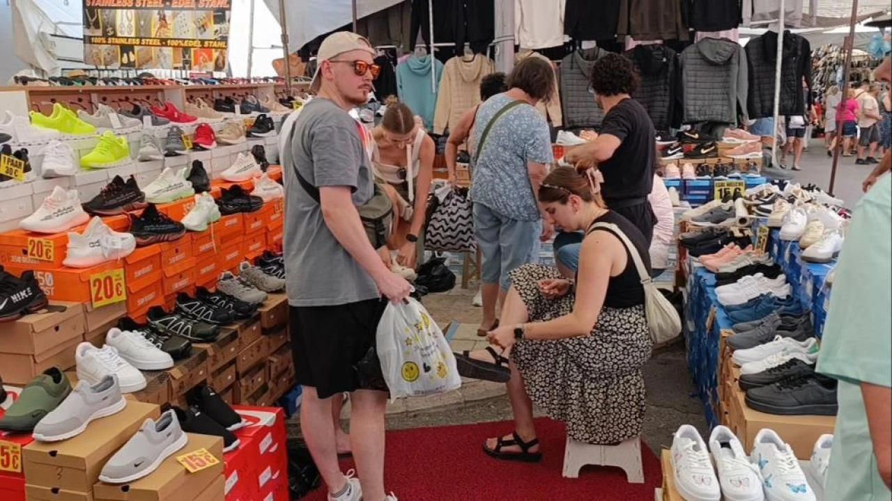 Binlerce turist geliyor, 'bir çöp' almadan gidiyor! Esnaf isyan etti - 1. Resim