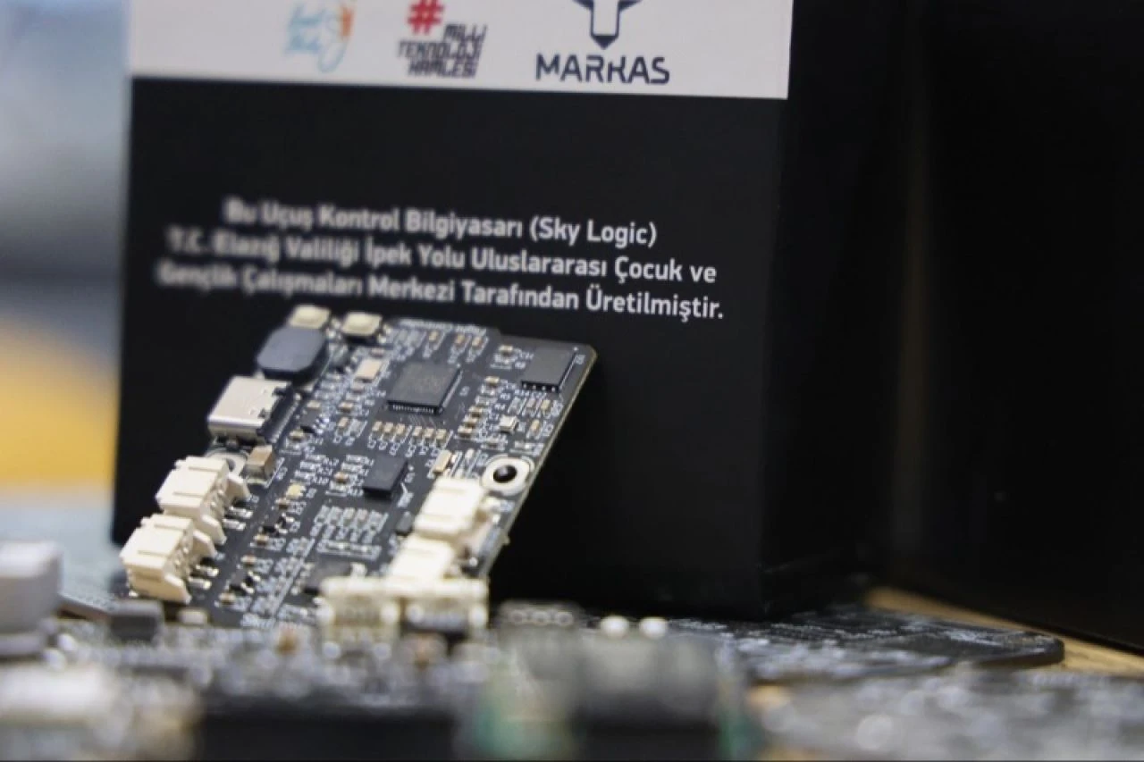 Bir ithal ürün daha yerlileştirildi! Yerli uçuş kontrol kartı TEKNOFES'te sergileniyor