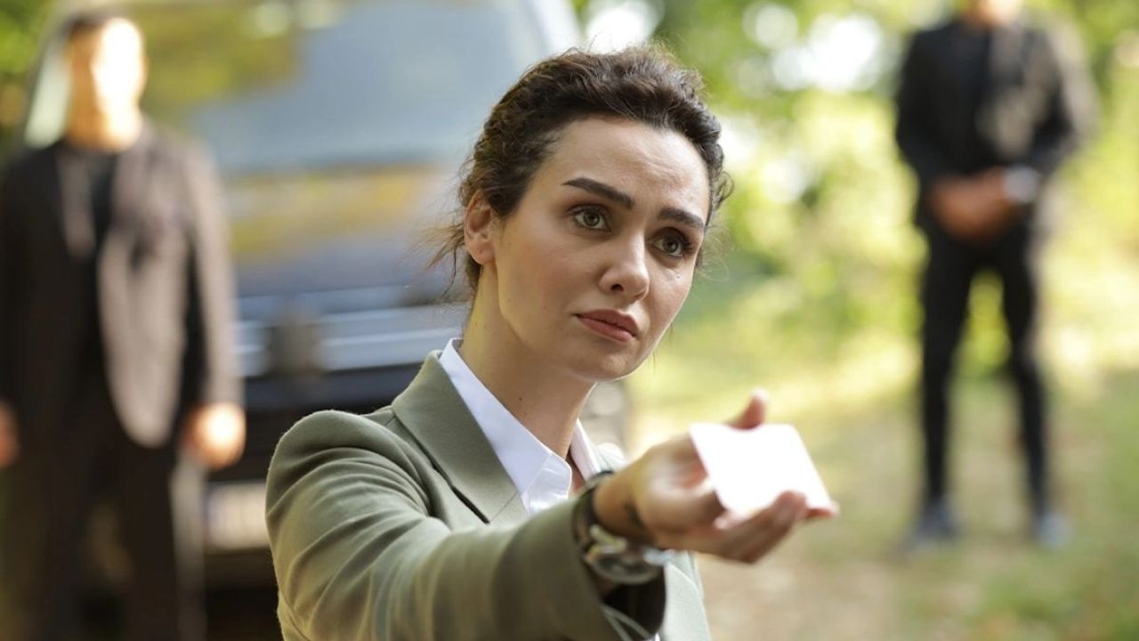 Birce Akalay annesini paylaştı! Herkes benzerliğe dikkat çekti