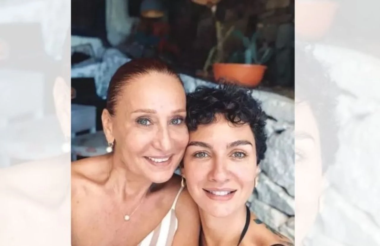 Birce Akalay annesini paylaştı! Herkes benzerliğe dikkat çekti