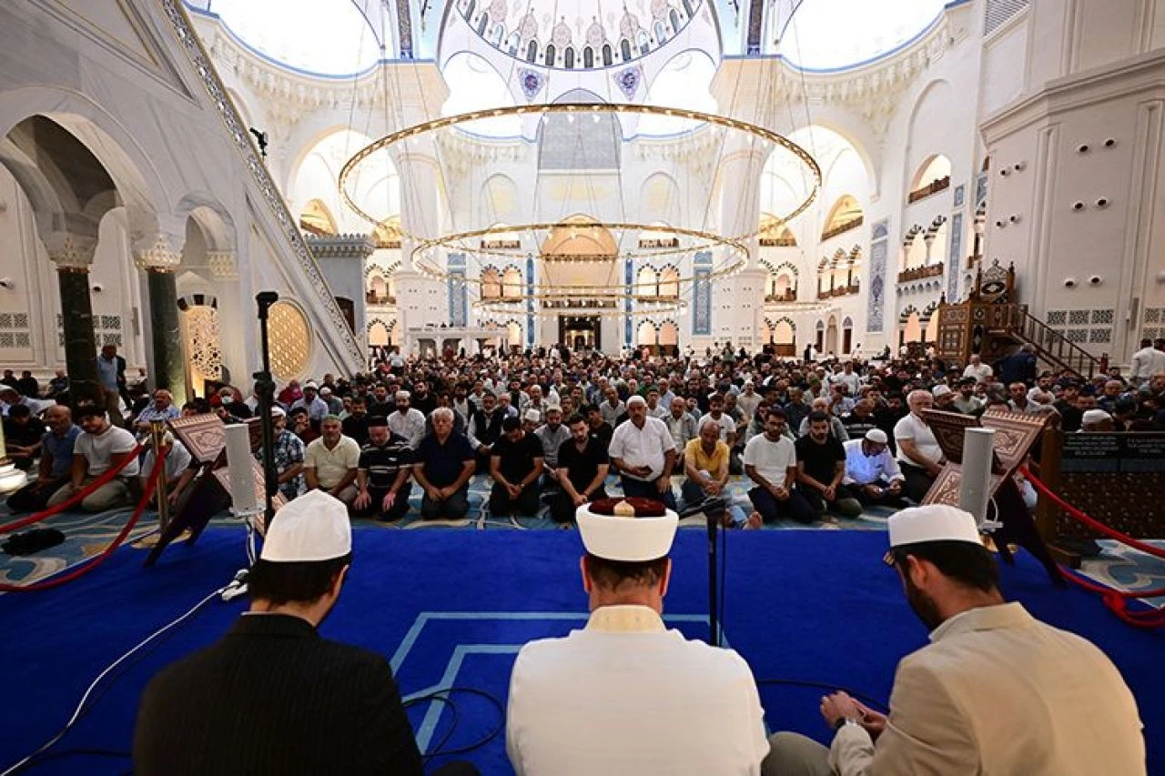 Bugün kandil olmazken yarın 14 Eylül Cumartesi Mevlid Kandili idrak edilecek