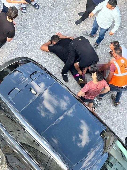 İş adamına evinin önünde silahlı saldırı! Önce dayak sonra kurşun yağmuru