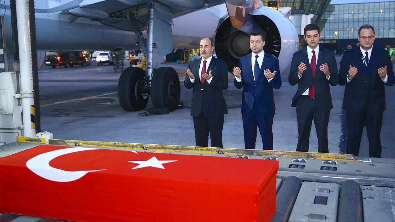 İsrail askerlerince şehit edilen Eygi'nin naaşı Bakü'den İstanbul'a uğurlandı - 1. Resim