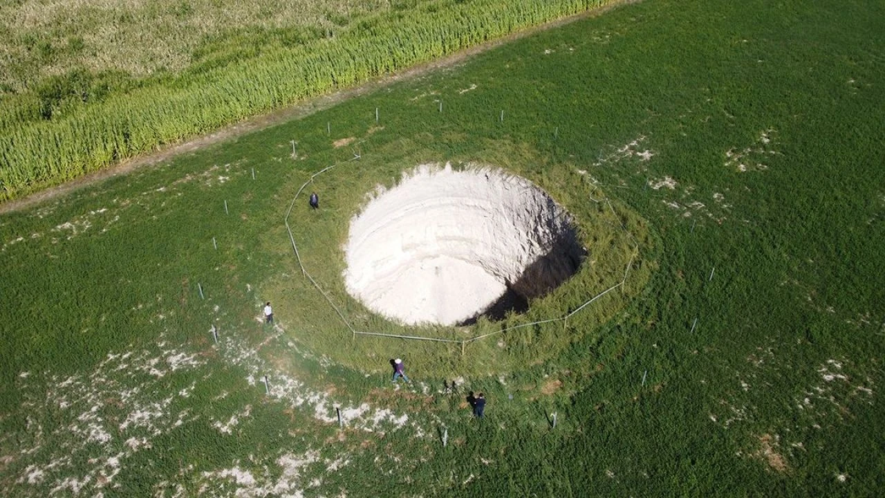 Obruklar yeraltı mağaralarının oluşması sonucu ortaya çıkıyor - 2. Resim