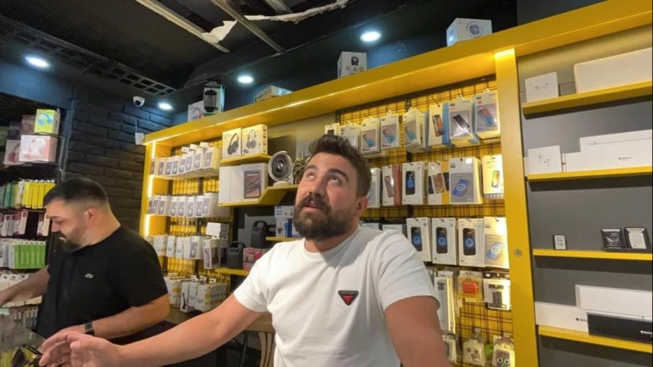 Ölümle burun buruna! Bastığı yer çöktü tavanda asılı kaldı: İşte o anlar! - 2. Resim