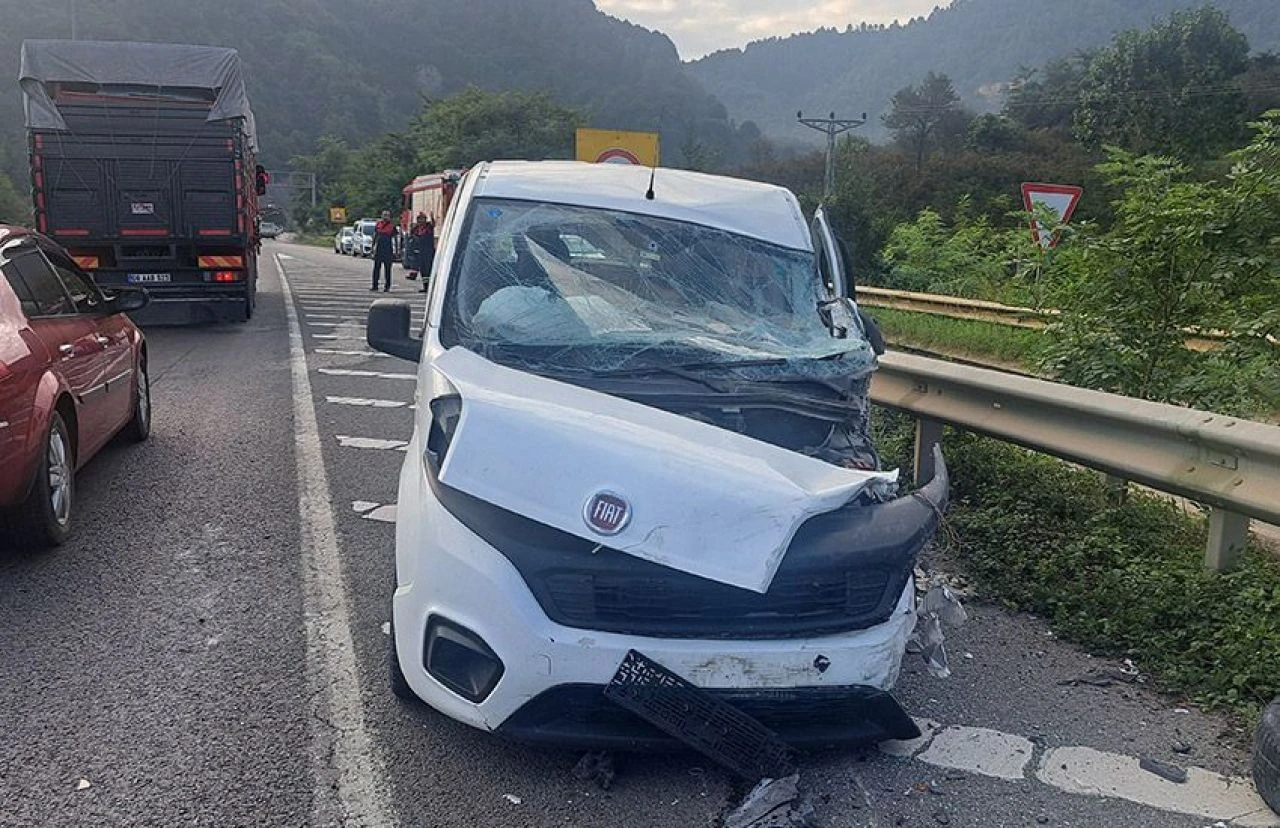 Ordu'da zincirleme kaza: 1'i ağır 5 yaralı