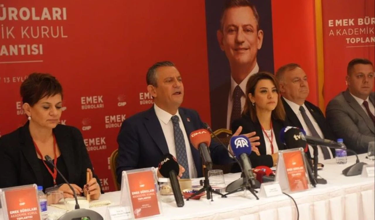 Özgür Özel'den bir erken seçim çağrısı daha: Tarih verdi, 'sonra kapımızı çalmayın' dedi 