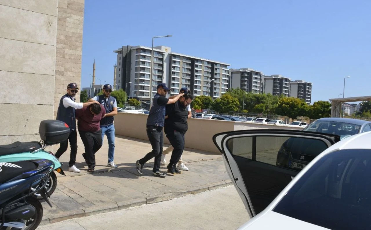 Son dakika | 'Müstehcenlik' suçlamasıyla gözaltına alınan yayıncı Jahrein tutuklandı! - 3. Resim