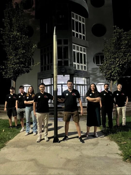 Üniversite öğrencilerinin tasarladığı roket, TEKNOFEST'te fırlatıldı!