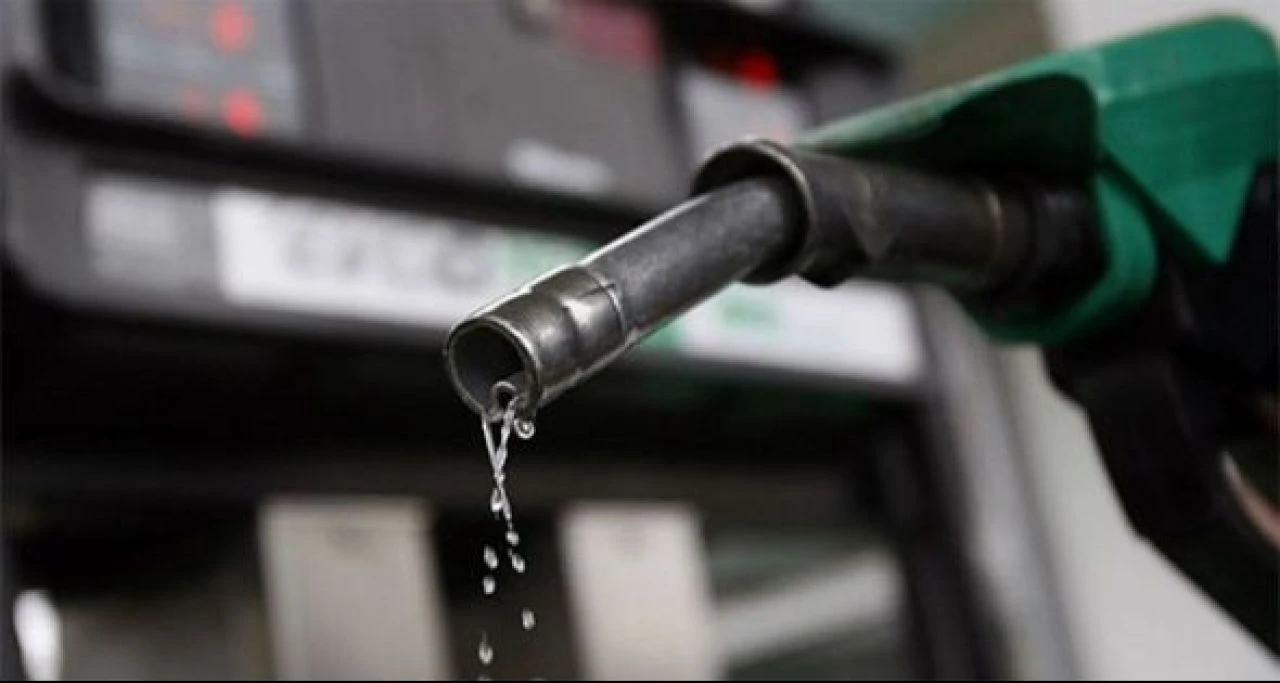Yakıt alacak sürücüler dikkat: Benzin ve motorin petrolü izliyor! Akaryakıt fiyatlarında son durum belli oldu - 4. Resim
