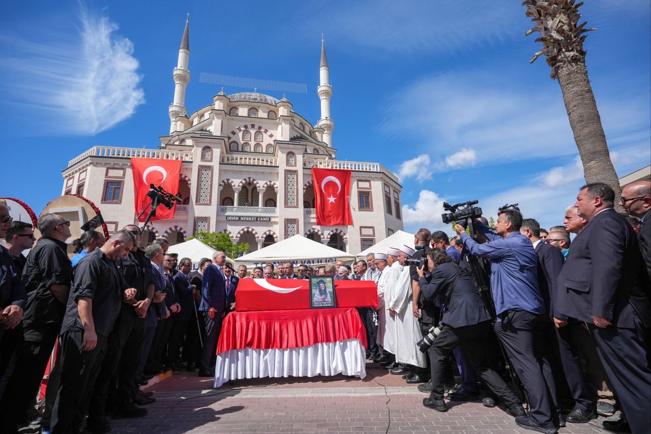 Ayşenur Ezgi Eygi'nin cenazesinde Özgür Özel ve Numan Kurtulmuş arasında dikkat çeken diyalog  - 2. Resim