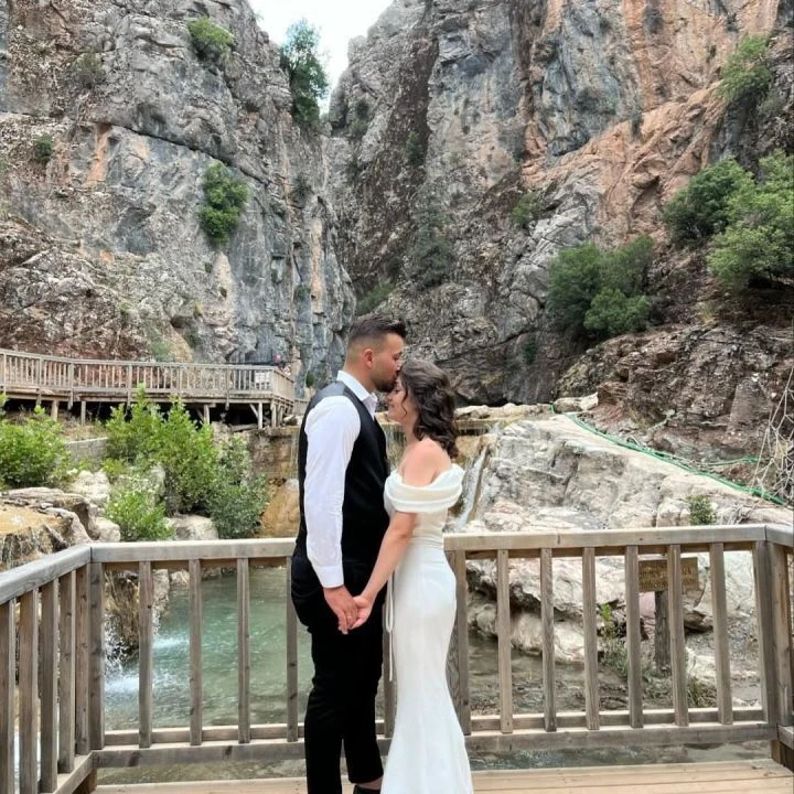 Balayı dönüşü kahreden kaza! Genç çifti ölüm ayırdı