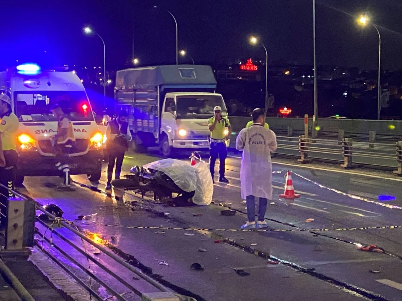 Haliç Köprüsü'nde korkunç kaza: Motosikletli feci şekilde can verdi - 1. Resim