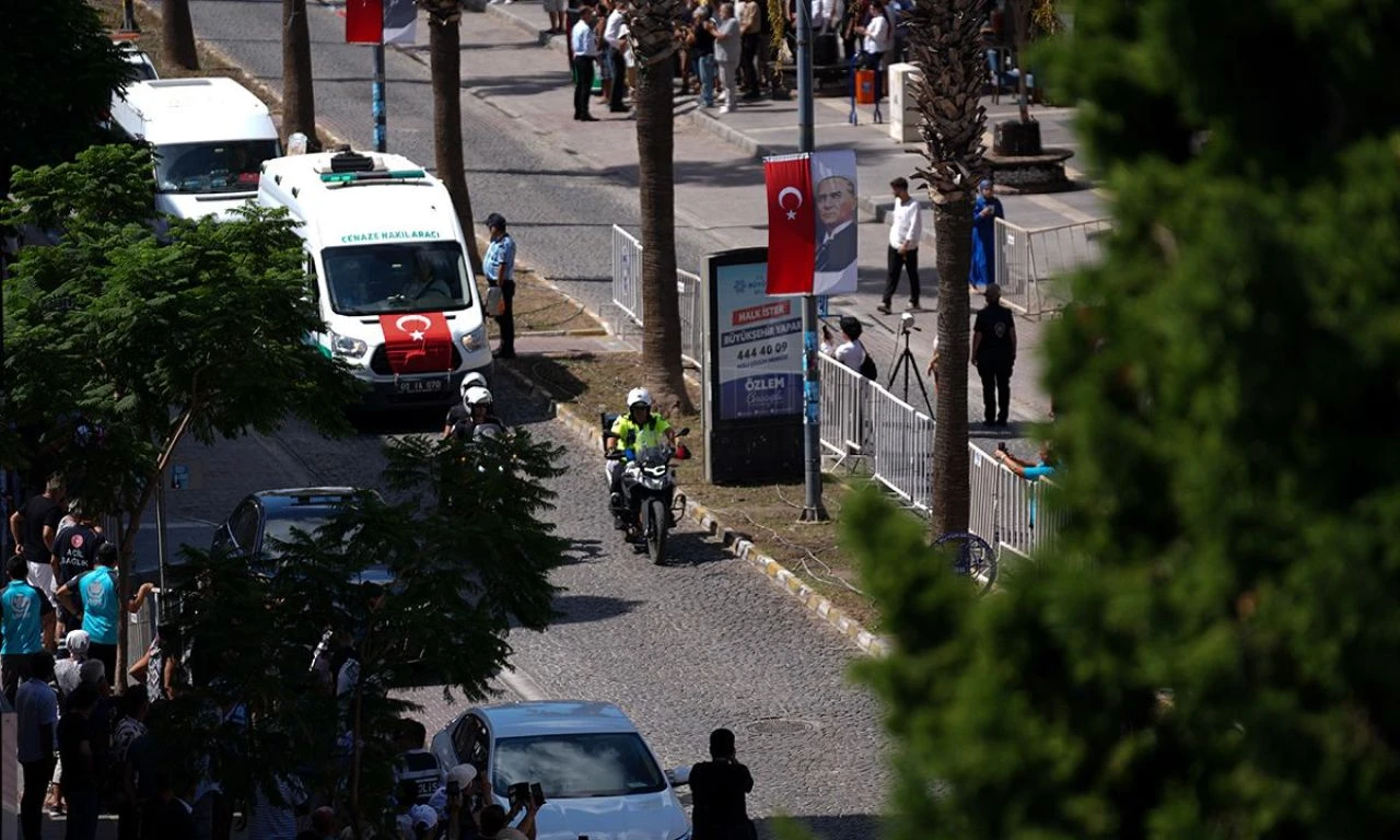 İsrail'in katlettiği Ayşenur Eygi, Didim'de toprağa veriliyor! Gözyaşları içinde uğurlanıyor - 1. Resim