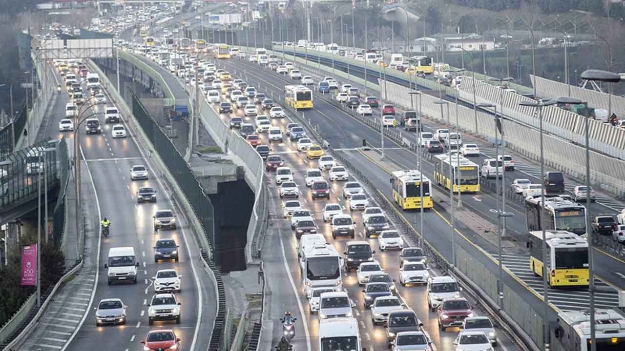 İstanbul&#039;da yaşayan sürücüler dikkat! Hafta sonu bazı yollar trafiğe kapatılacak