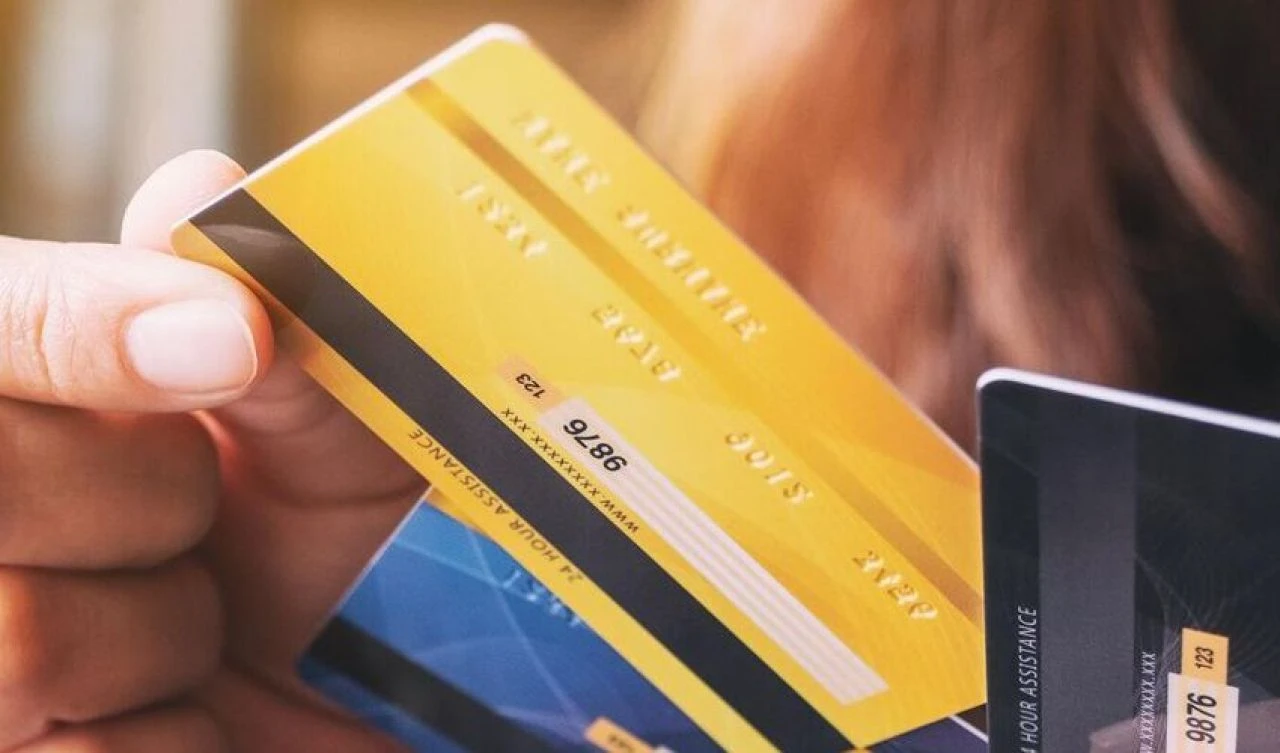 Kredi kartı borçları 3 katına çıktı! 4.3 milyar liralık borç takibe takıldı - 2. Resim