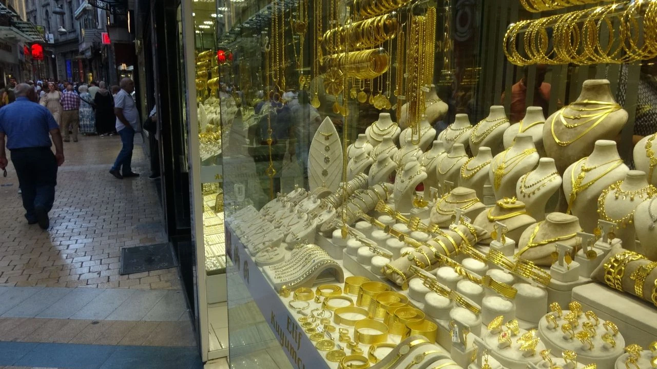 Altın fiyatı rekora göz kırpıyor! Fed faiz indirimi ufukta: Altında düşüş bahisleri geri satın alındı