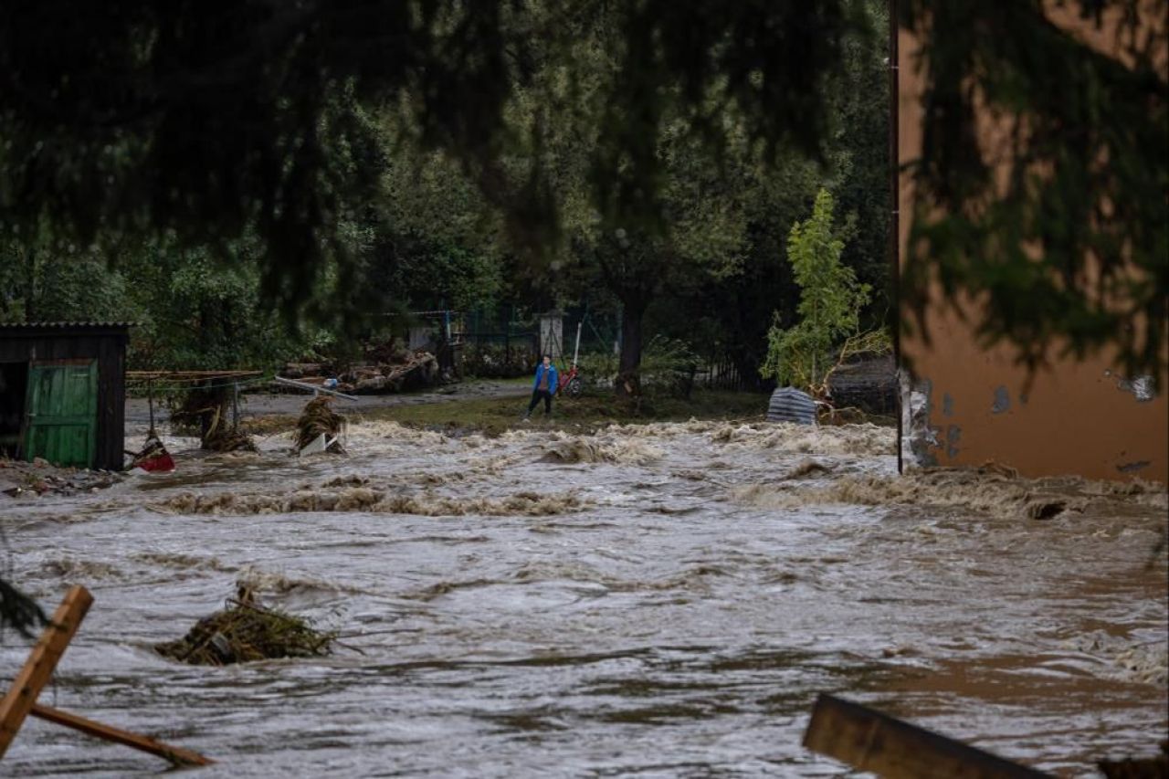 Avrupa'yı sel aldı: Baraj duvarı ve köprü yıkıldı! Can kayıpları var - 2. Resim