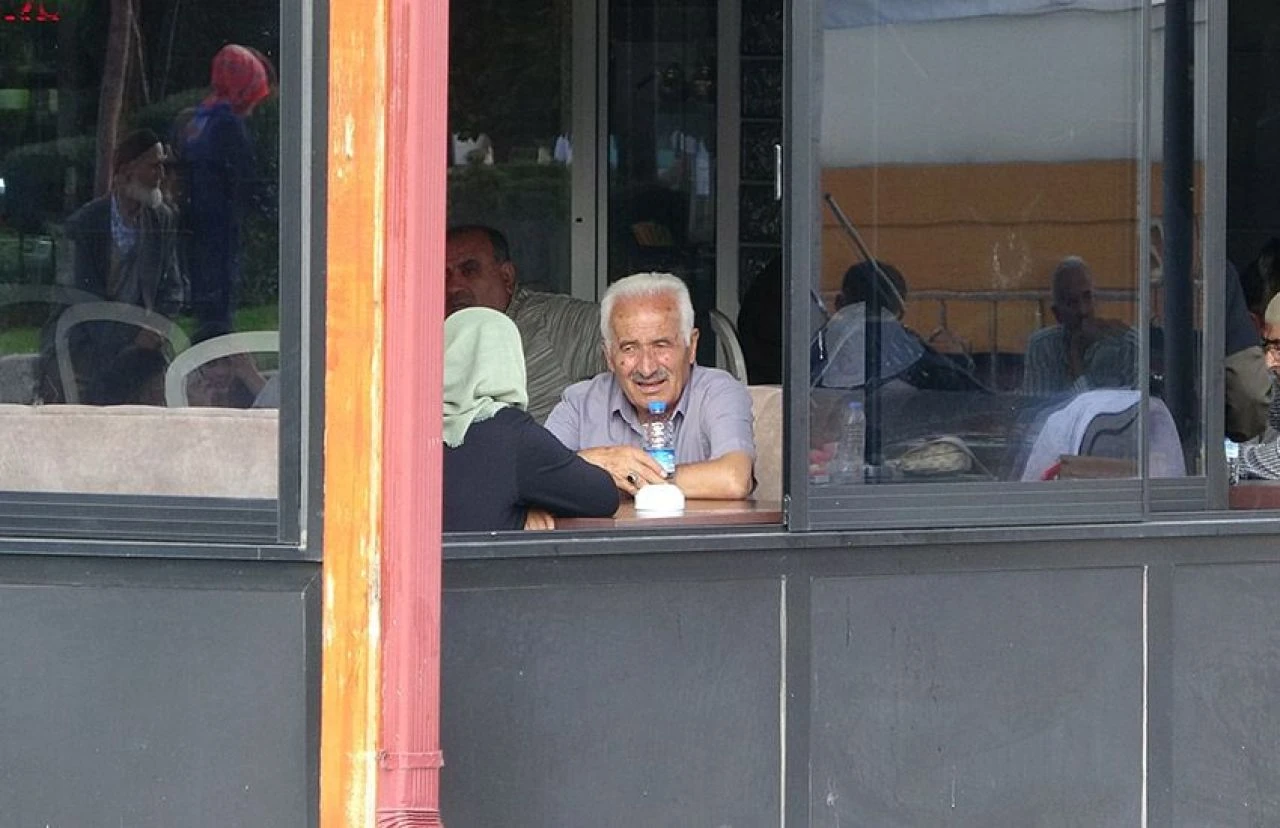 Emekli vatandaşları isyan ettiren karar! Belediye düğmeye bastı, çay fiyatları etkilenecek