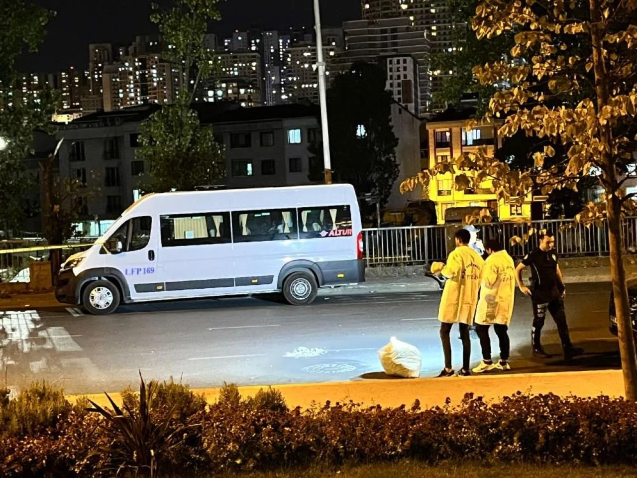 Esenyurt’ta akrabalar arasındaki silahlı çatışmada ortalık savaş alanına döndü!